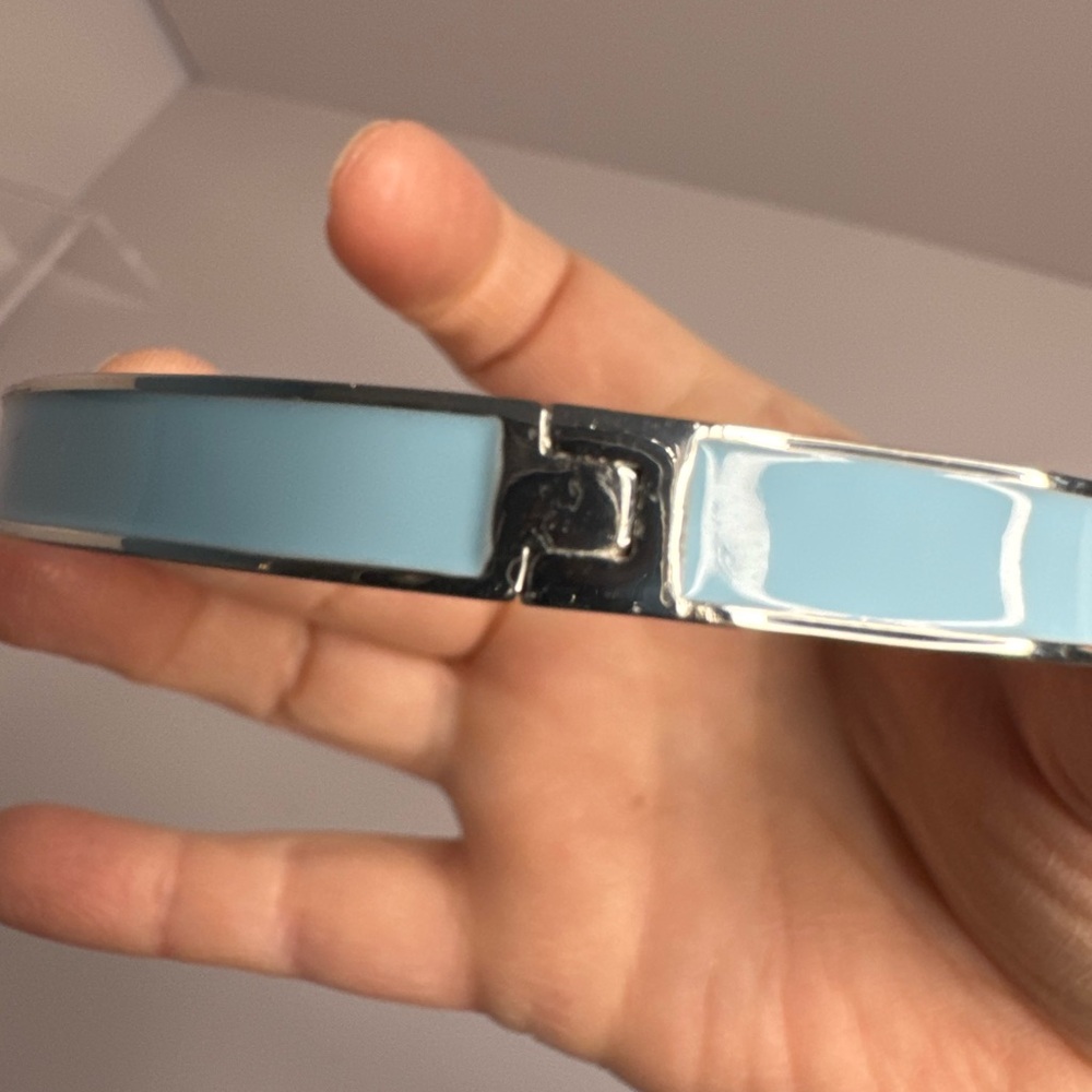 Tory Burch New Kira Blue Enamel Hinge Silver-Toned Bracelet - Picture 10 of 10